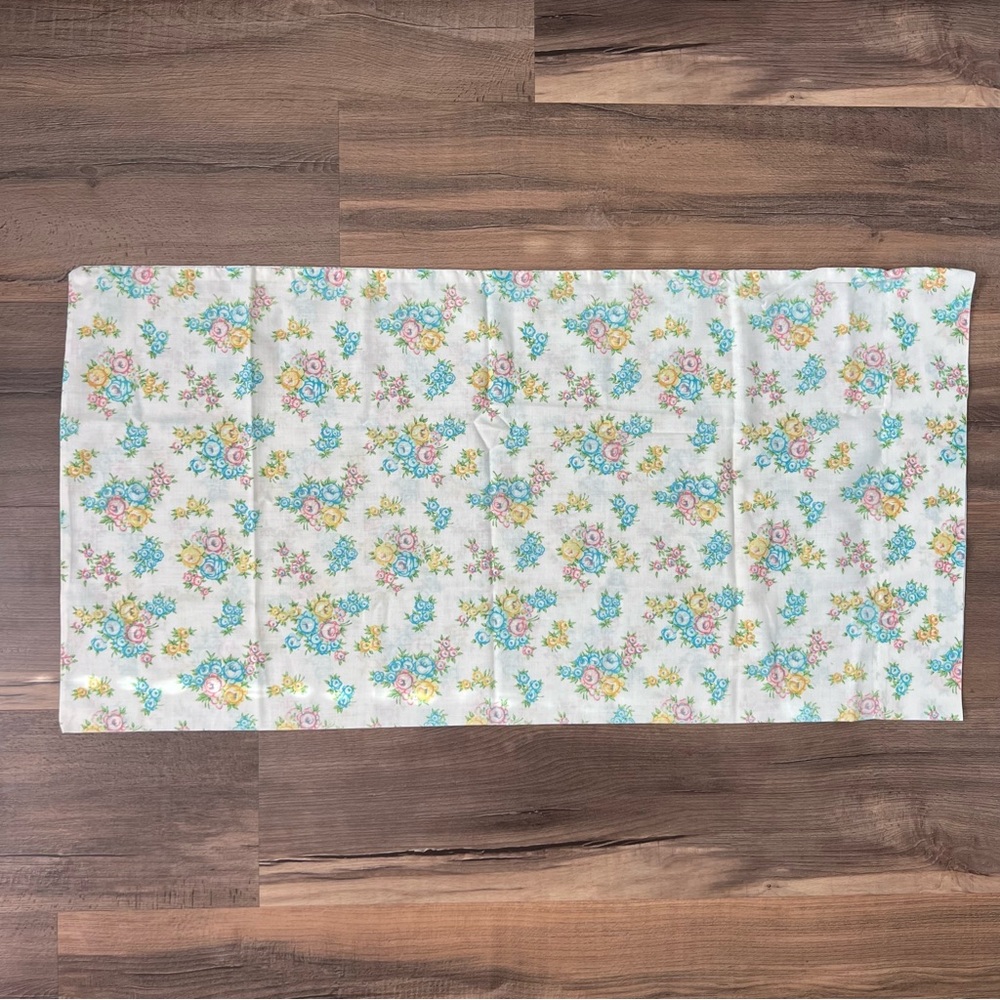 Vintage Dan River Floral Pillowcase - White Blue